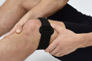 Orteza pasma biodrowo-piszczelowego z funkcją mikromasażu OKD-17